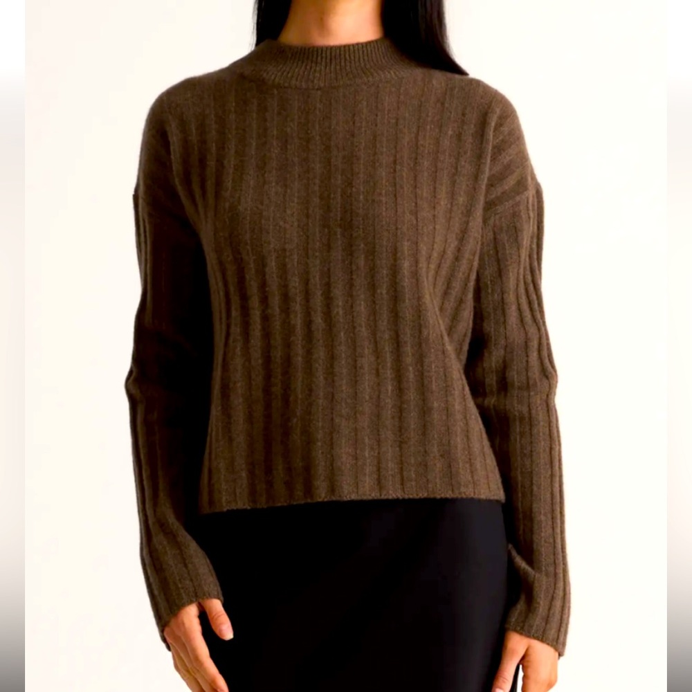 Quince Mongolian Cashmere Crop Mock Neck Sweater